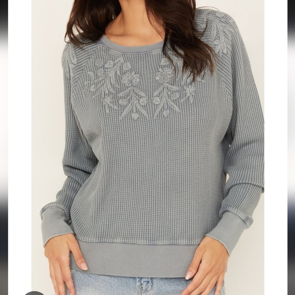 Cleo + Wolf Light Blue Floral Embroidered Thermal Long Sleeve Top Size Small